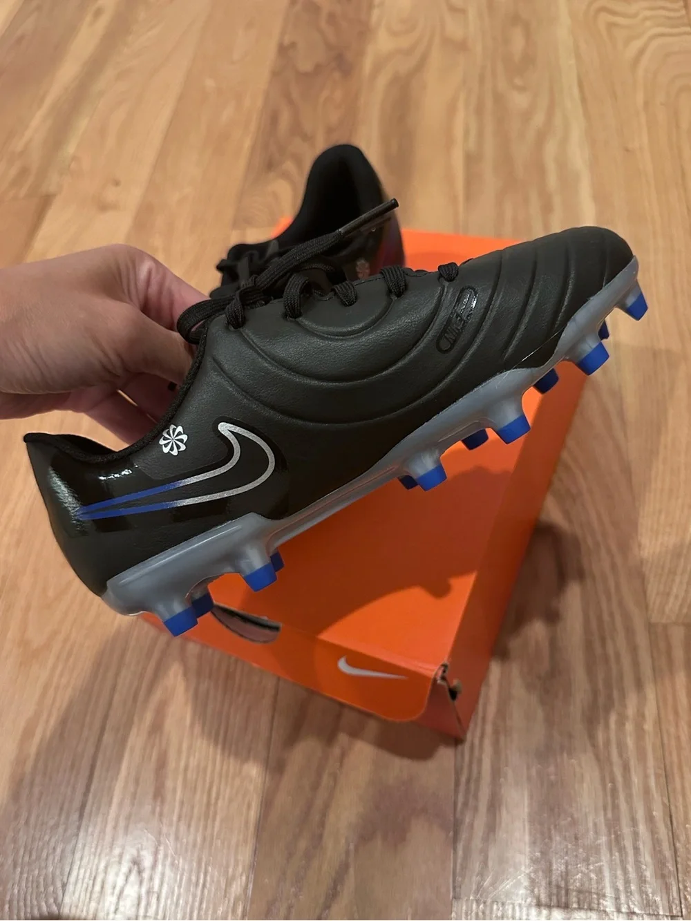 NEW IN BOX Nike Jr Legend 10 Club FG/MG youth soccer cleats 1.5Y
